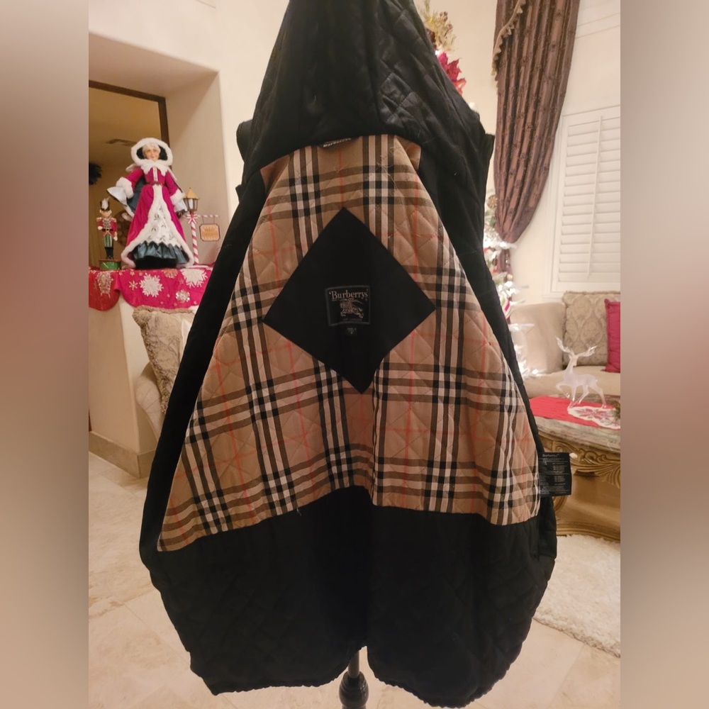Authentic Burberry Jacket - Picture 4 of 15